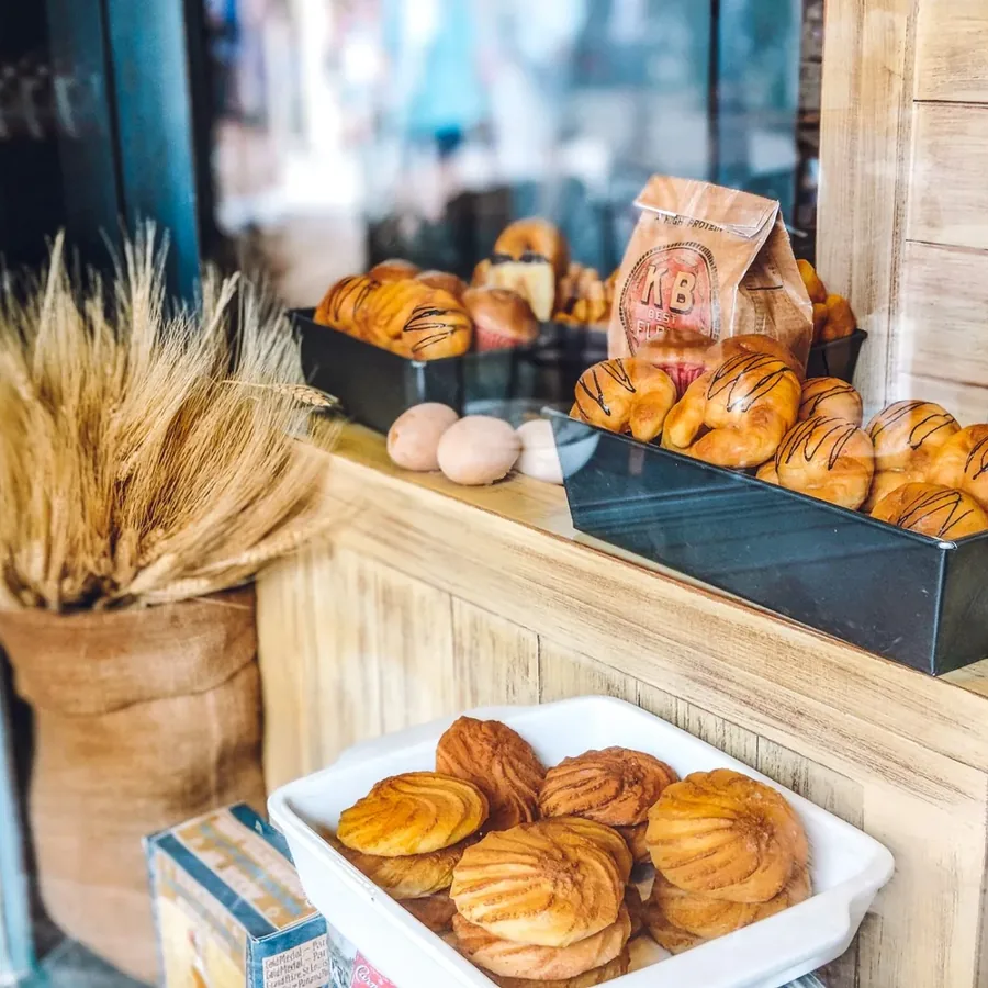 Bánh kem sinh nhật trang trí hoa